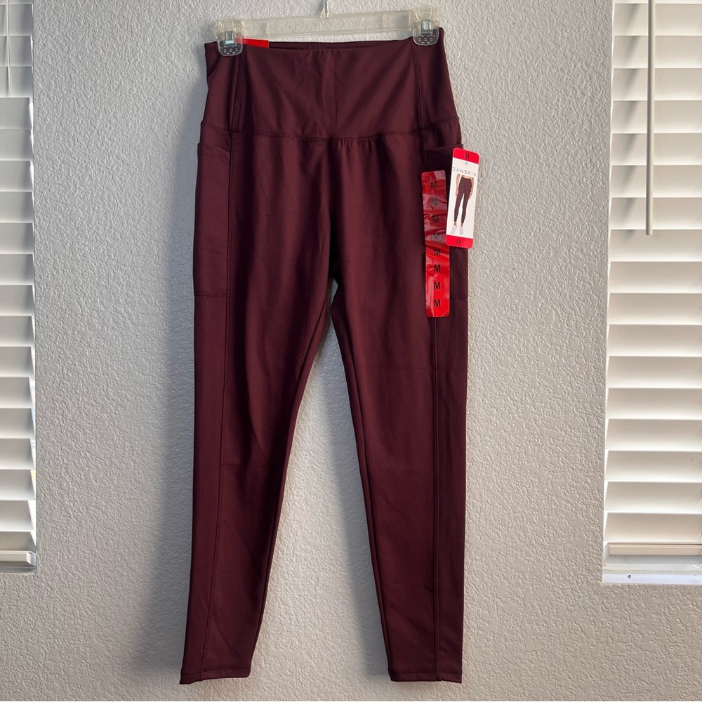 New w/tags Danskin womens size medium black cherry high rise 7/8 leggings